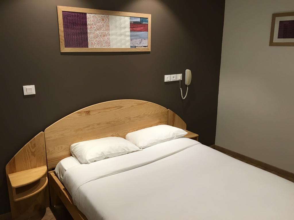 Hotel Saint Jean Бурж Экстерьер фото