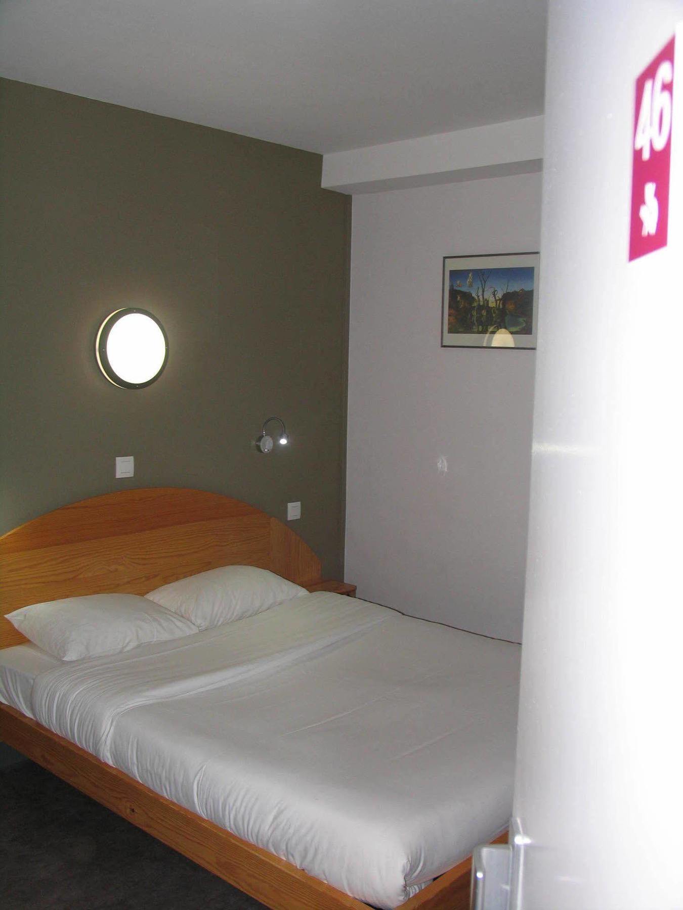 Hotel Saint Jean Бурж Экстерьер фото